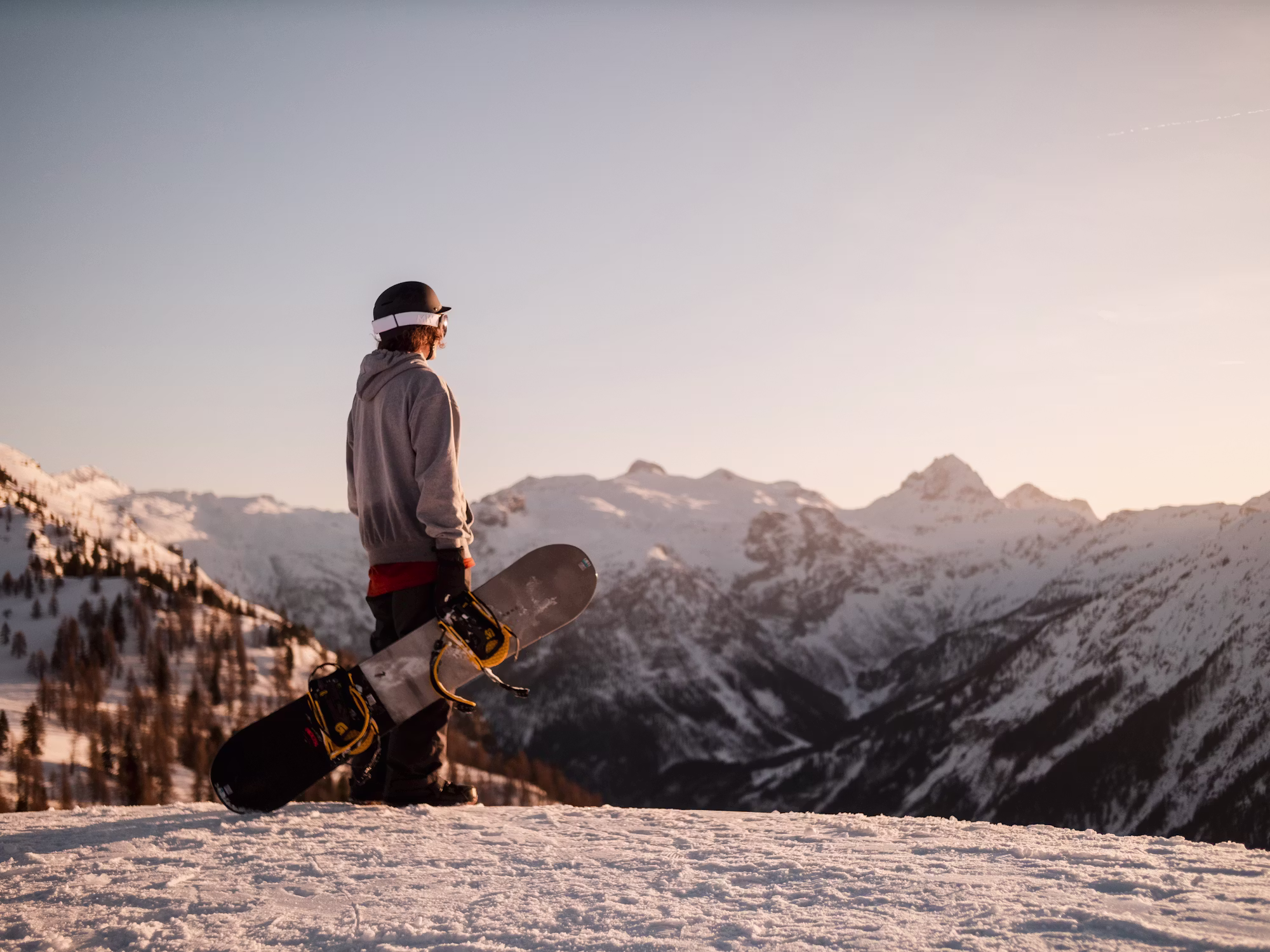 Alpine Snowboarding: Mastering the Art of Speed and Precision